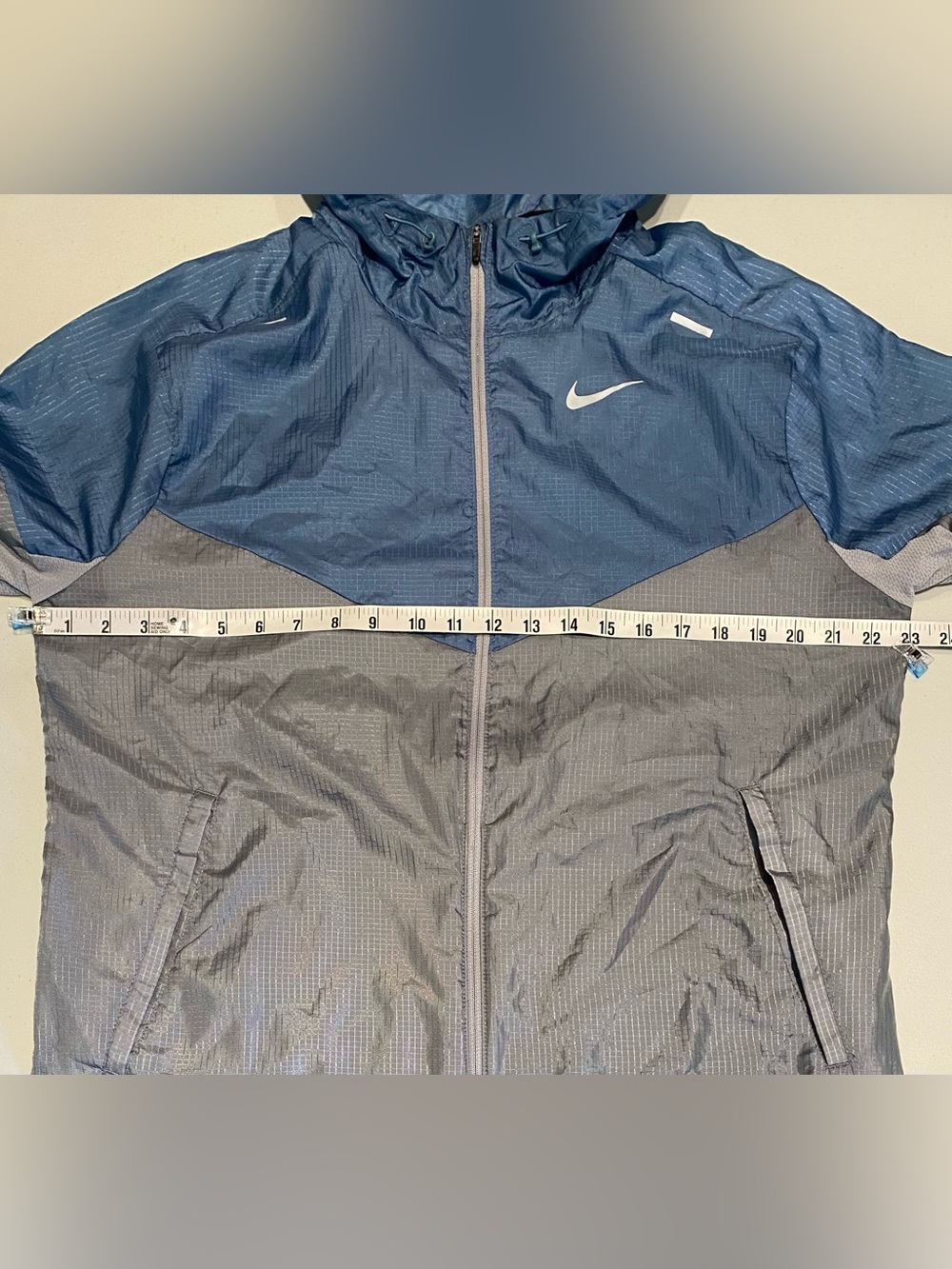 Nike Impossibly Light Windrunner Blue and Gray Jacket, size M - Picture 6 of 7
